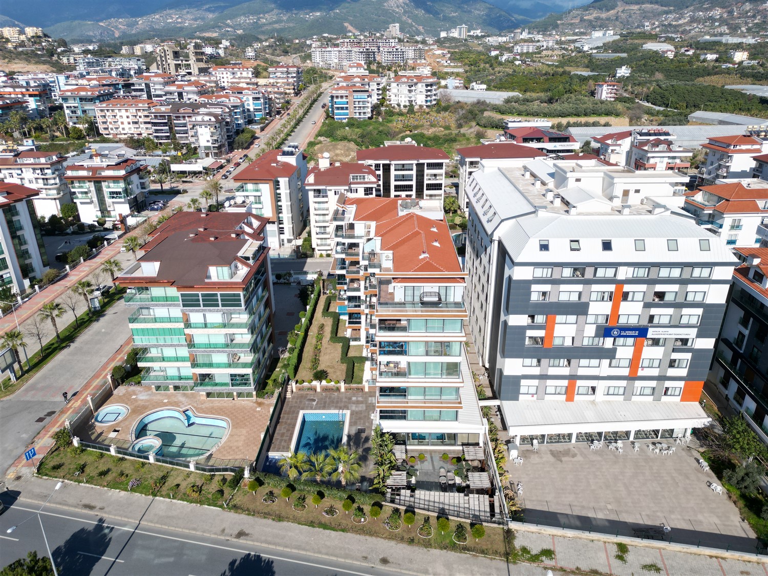 Namešten stan 2+1 sa pogledom na more i bazen u oblasti Kestel